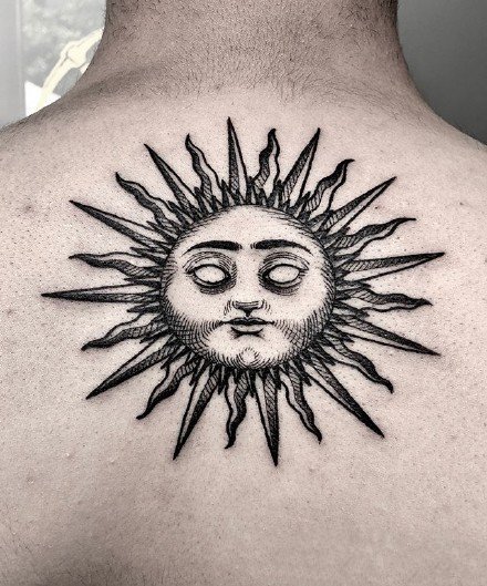 点击大图看下一张：一组暗黑色的日月纹身设计图案欣赏