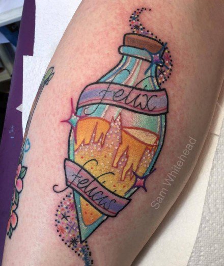 点击大图看下一张：一组玻璃瓶瓶罐罐的纹身图片欣赏