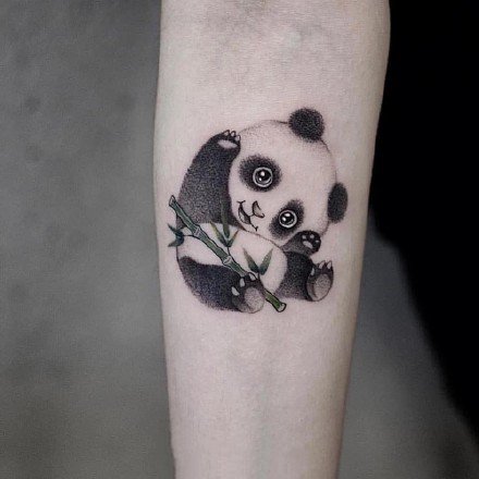 点击大图看下一张：萌萌哒的一组国宝熊猫的纹身手稿图案
