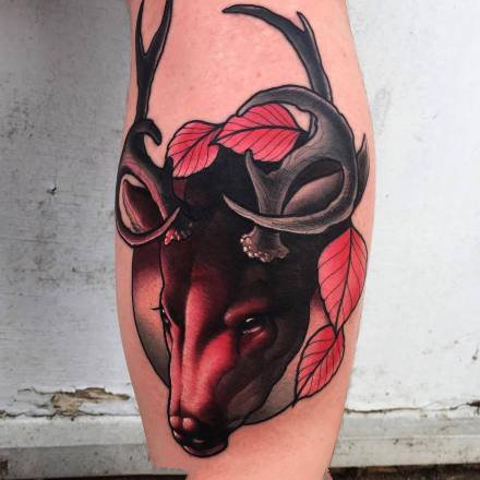 点击大图看下一张：暗红系的一组大腿动物纹身作品图案