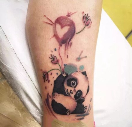 点击大图看下一张：关于熊猫的一组创意小纹身图案