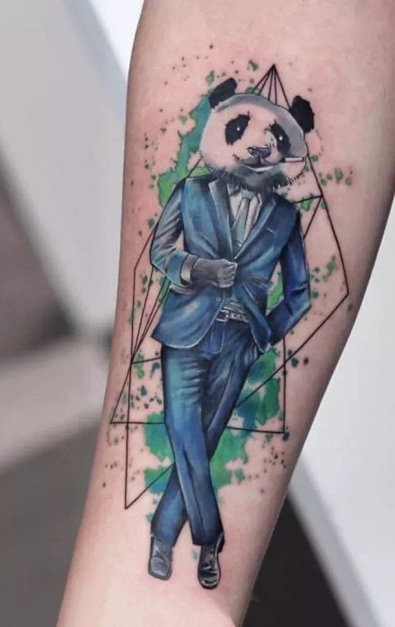 点击大图看下一张：关于熊猫的一组创意小纹身图案