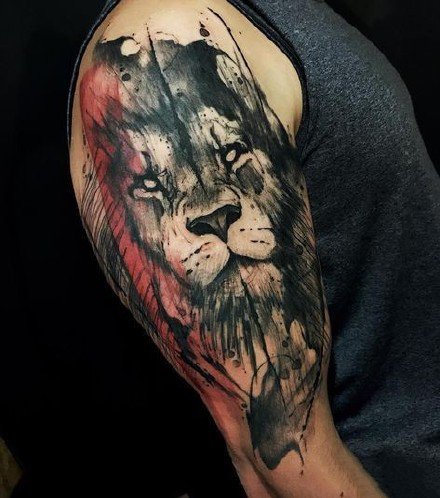 点击大图看下一张：一组霸气的写实黑灰狮子纹身图片