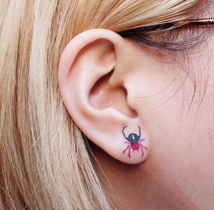 点击大图看下一张：一组耳朵上的超简约小艺术纹身图