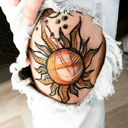 点击大图看下一张：太阳图腾的一组太阳纹身图案欣赏