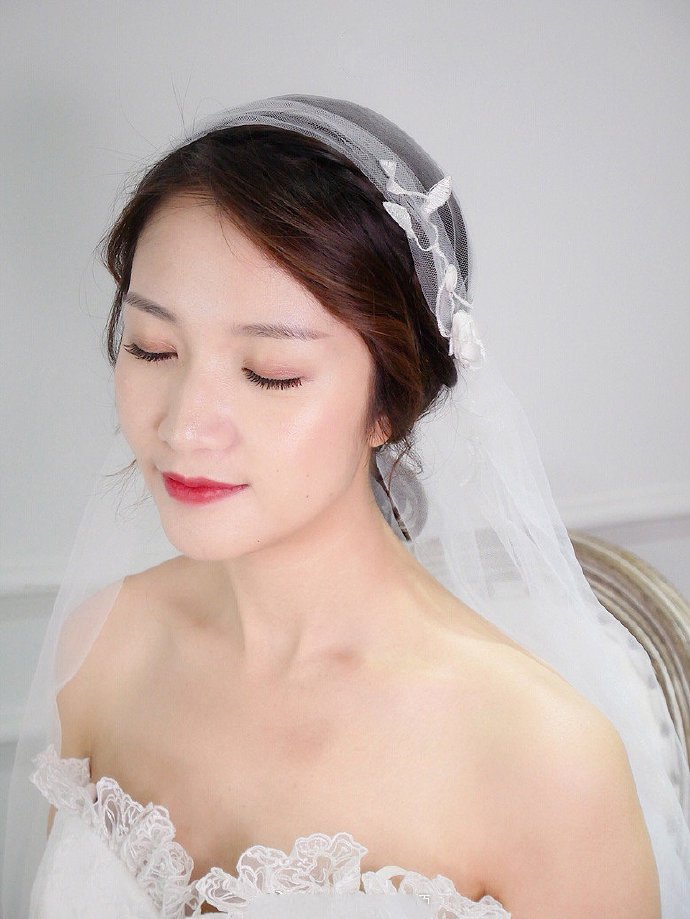 点击大图看下一张：简单的韩式新娘造型，清雅动人