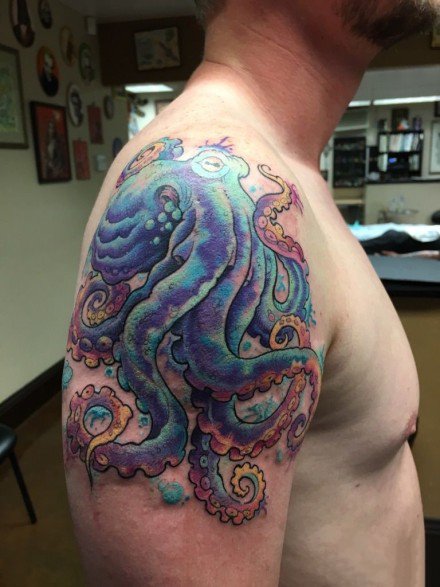 点击大图看下一张：9张个性的章鱼纹身图案作品