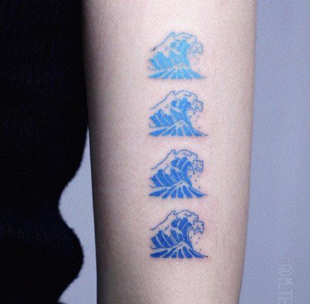 点击大图看下一张：一组好看的蓝色纹身小纹身欣赏