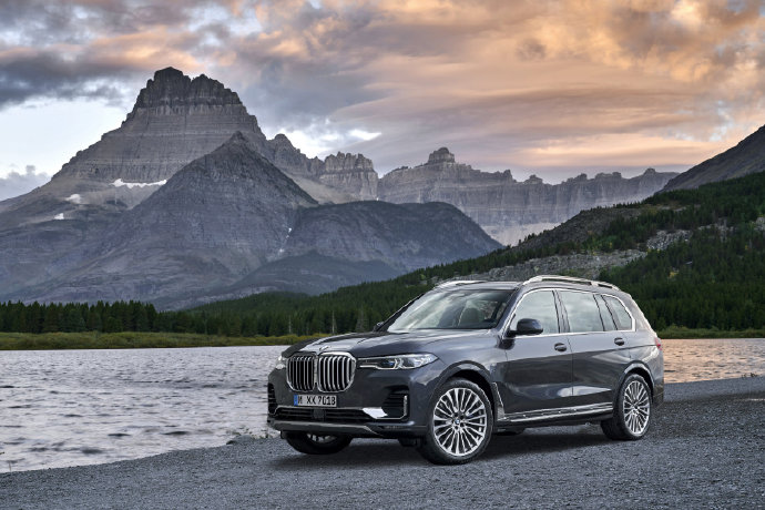 点击大图看下一张：以未来奢华，敬澎湃激情，BMW携重磅豪华车型亮相