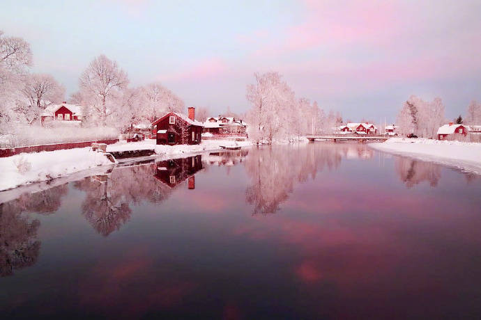 点击大图看下一张：北欧冬日的暮色拍摄图，美如仙境