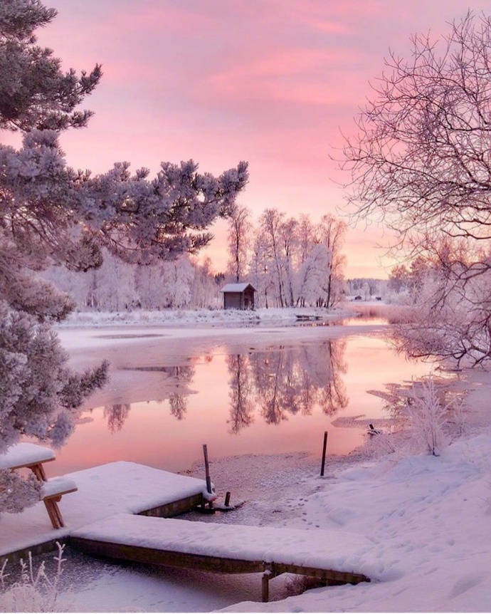 点击大图看下一张：北欧冬日的暮色拍摄图，美如仙境