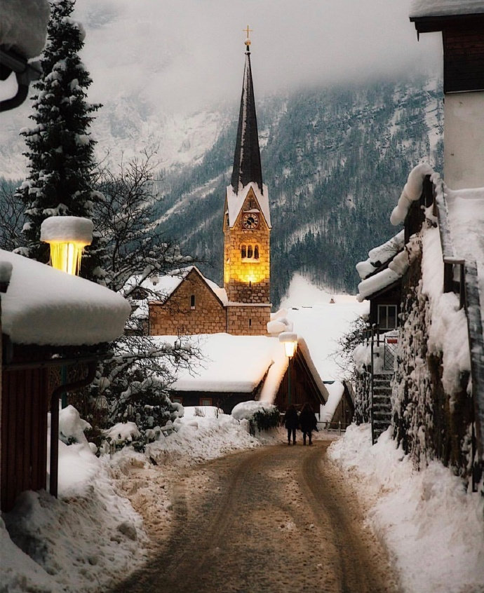 点击大图看下一张：奥地利小镇Hallstatt的冬日景色
