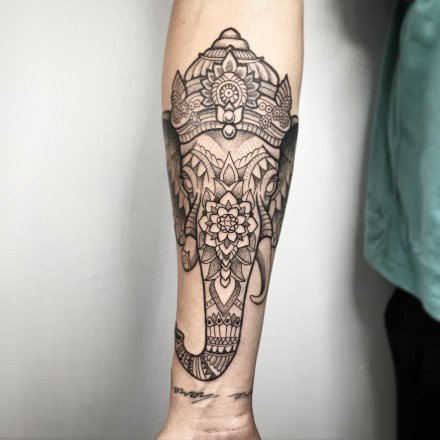点击大图看下一张：泰国风格的象神纹身图案9张