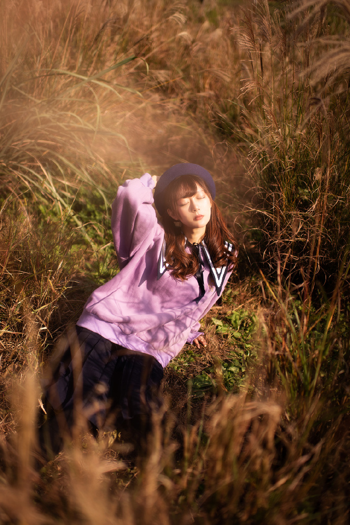 点击大图看下一张：一组阳光下森系感的少女写真图片