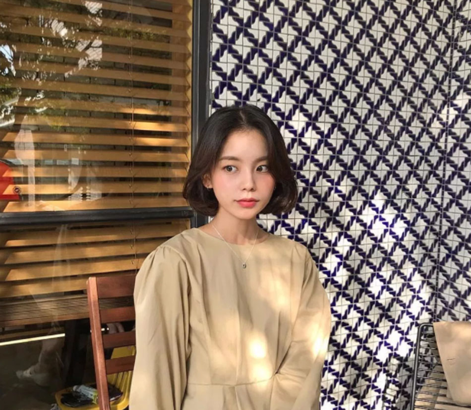 点击大图看下一张:一组女生bobo 短发少女感十足