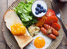 早餐钟爱荷包蛋 健康营养搭配的早餐