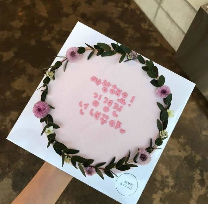 点击大图看下一张：九款少女心生日蛋糕图片欣赏