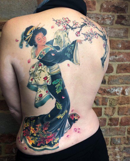 点击大图看下一张：个性的一组日本艺妓纹身图案9张