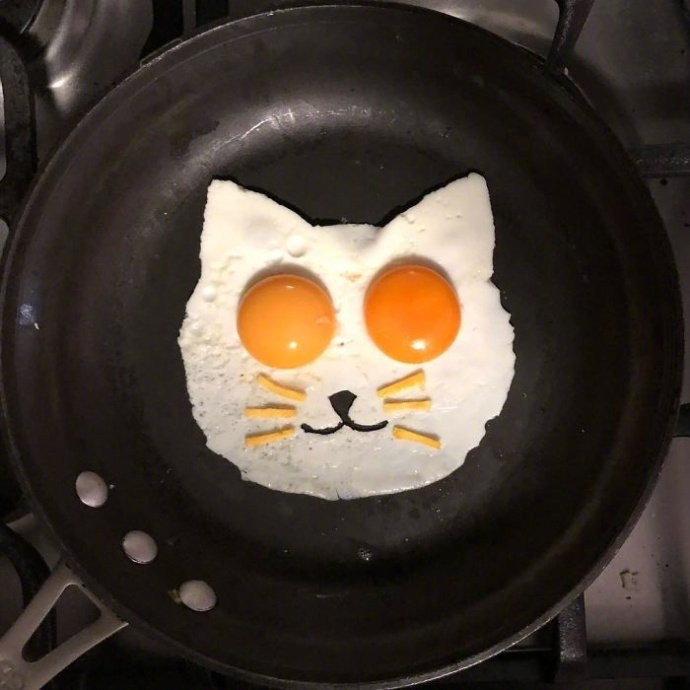 点击大图看下一张：艺术家把他的早餐鸡蛋变成了艺术品
