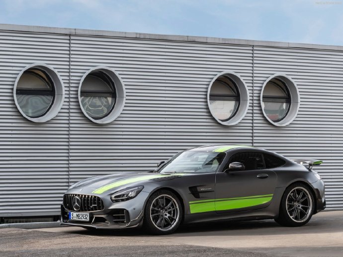 点击大图看下一张：Mercedes-Benz AMG GT R PRO 图片欣赏