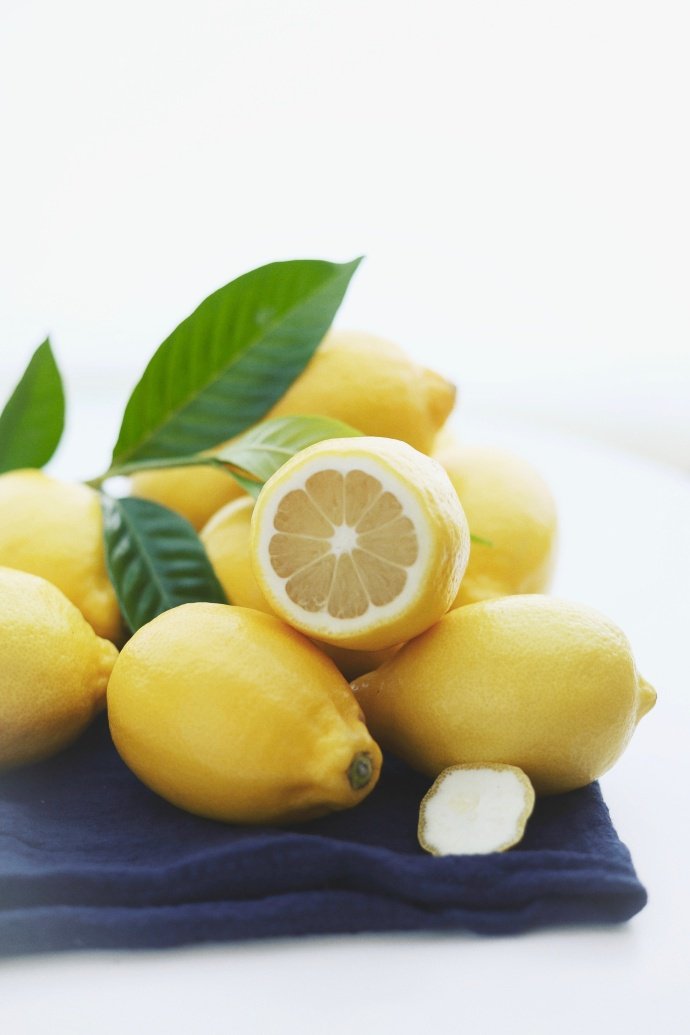 点击大图看下一张：柠檬有着一股夏天里明亮的颜色