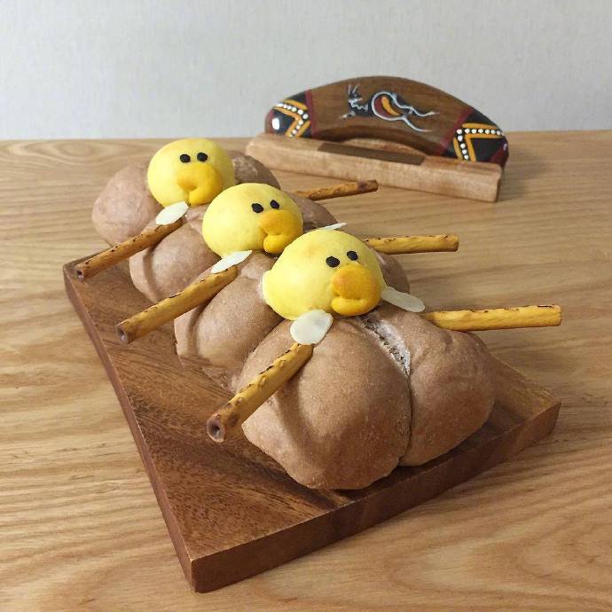 点击大图看下一张：一组超级可爱的有趣的面包图片欣赏