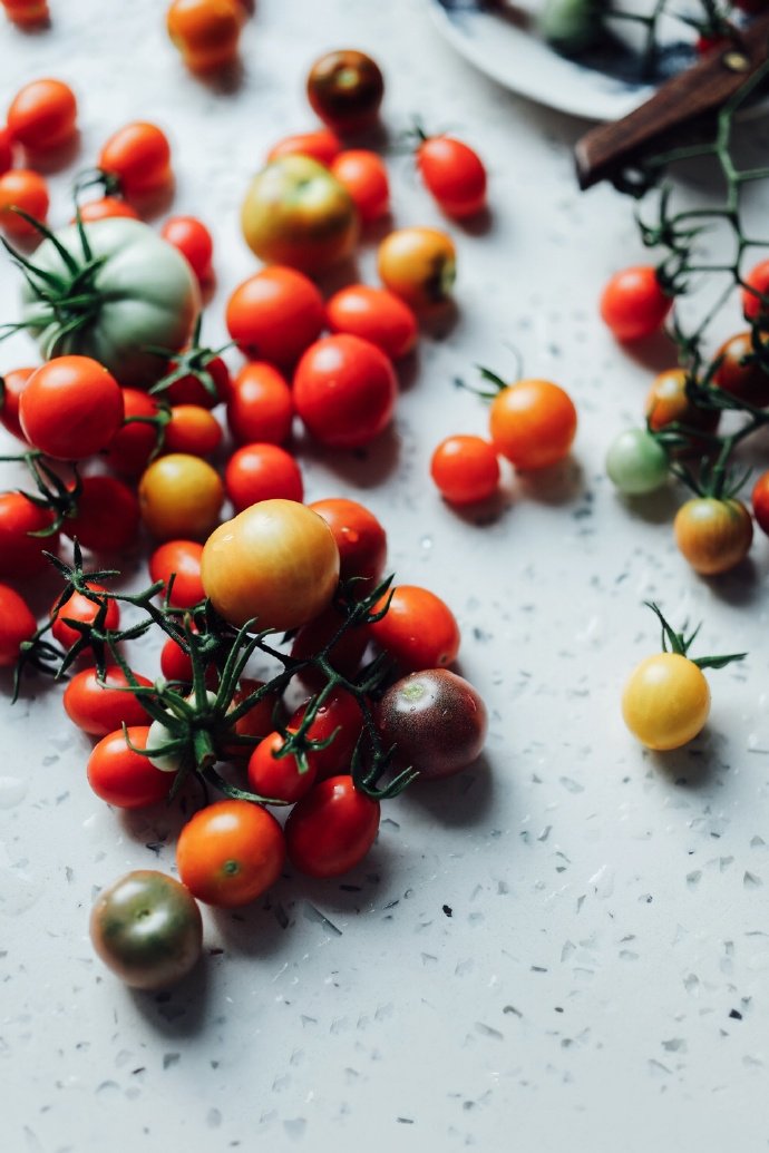 点击大图看下一张：一组小小的红红的番茄图片欣赏