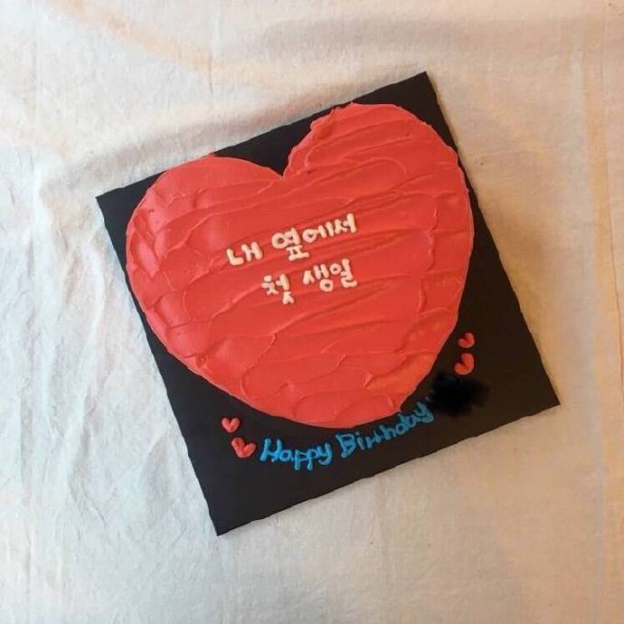 点击大图看下一张：一组美美的简单系列的爱心蛋糕图片