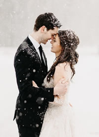 下雪天的浪漫婚纱摄影图片欣赏