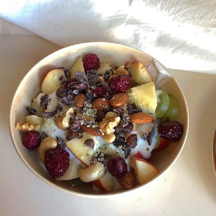 点击大图看下一张：美味又健康的水果坚果混合早餐