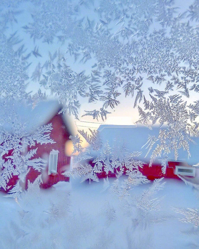 点击大图看下一张：一组超美的唯美雪花图片欣赏