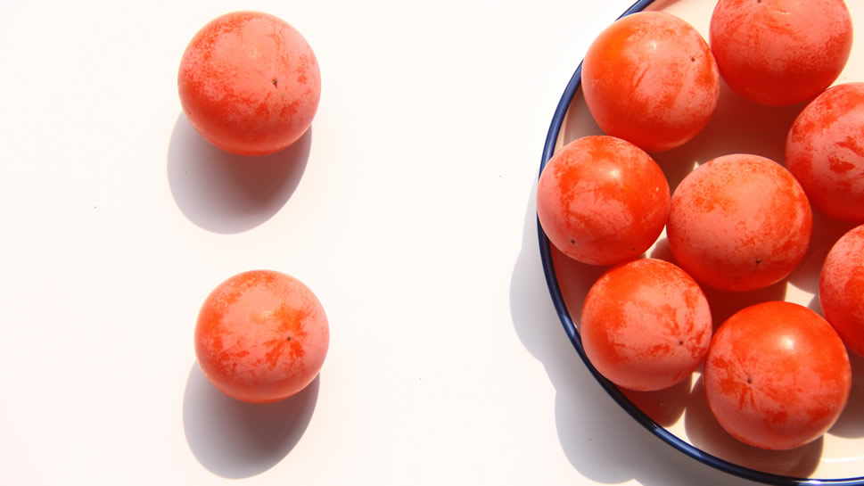 点击大图看下一张：成熟的柿子吃起来甜甜的，凉凉的