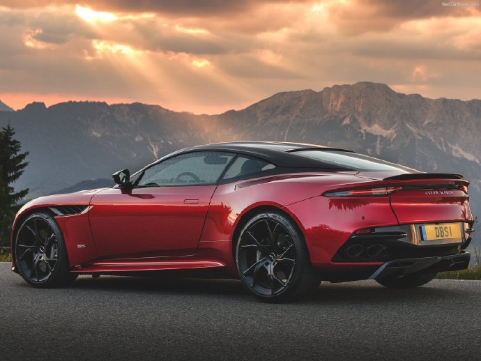 点击大图看下一张：红色Aston Martin DBS Superleggera 图片