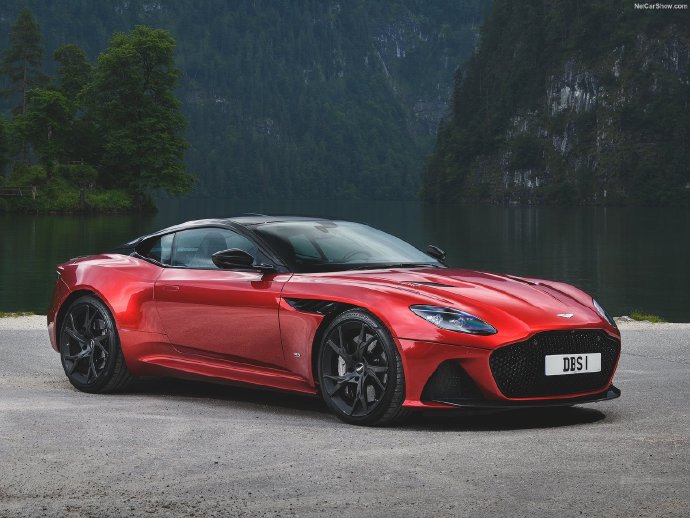 点击大图看下一张：红色Aston Martin DBS Superleggera 图片