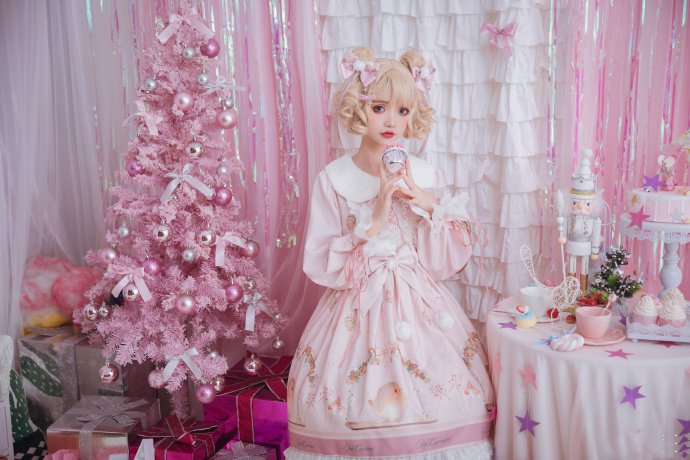 点击大图看下一张：cos超可爱的粉红圣诞洋娃娃图片欣赏