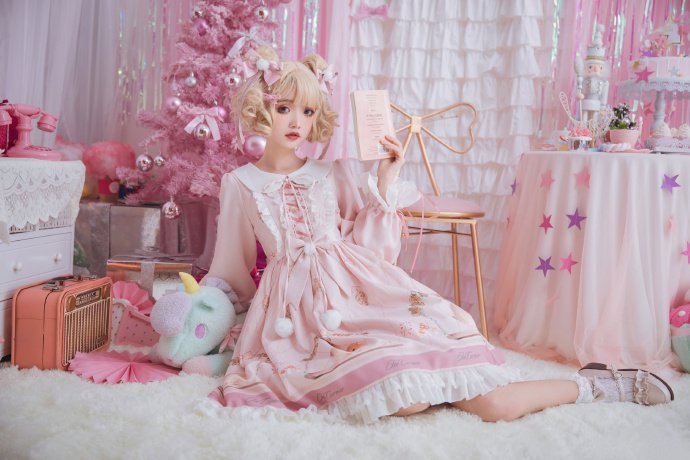 点击大图看下一张：cos超可爱的粉红圣诞洋娃娃图片欣赏