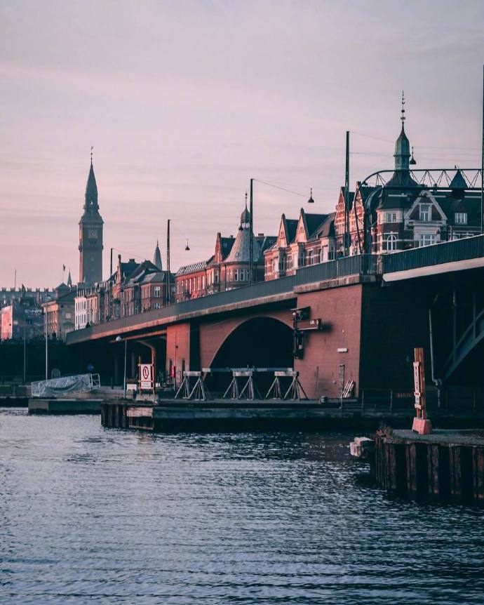 点击大图看下一张：丹麦哥本哈根的日暮时分美景图片欣赏