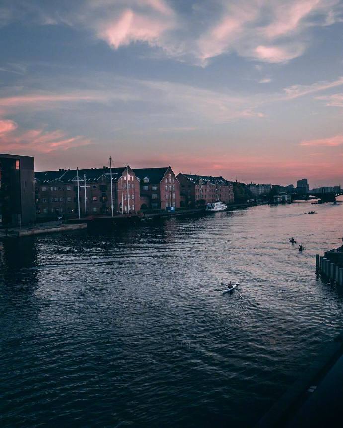 点击大图看下一张：丹麦哥本哈根的日暮时分美景图片欣赏