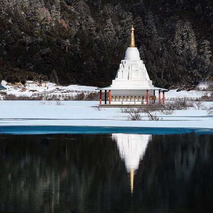 点击大图看下一张：西藏这处地方的冬天 才是最美的世外桃源