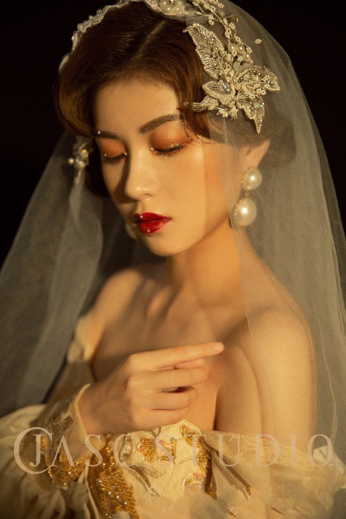 点击大图看下一张：维多利亚的复古珍珠与蕾丝的结合 经典优雅