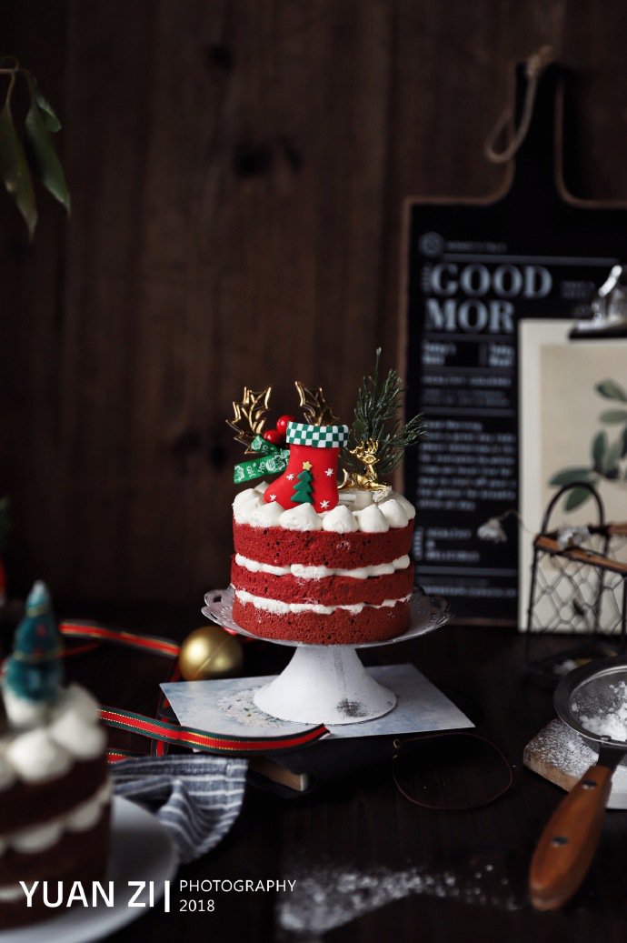 点击大图看下一张：看起来就超级美味的巧克力圣诞蛋糕图片