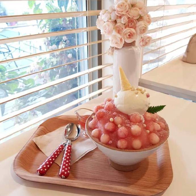 点击大图看下一张：韩国甜品店的水蜜桃沙冰图片欣赏