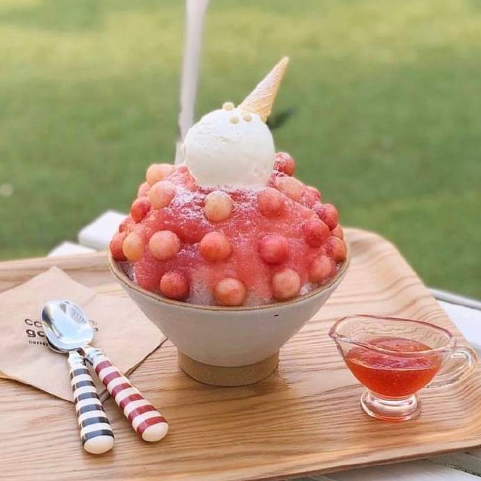 点击大图看下一张：韩国甜品店的水蜜桃沙冰图片欣赏