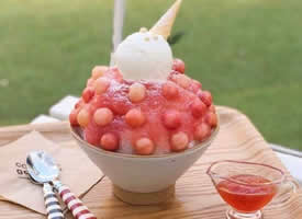 韩国甜品店的水蜜桃沙冰图片欣赏