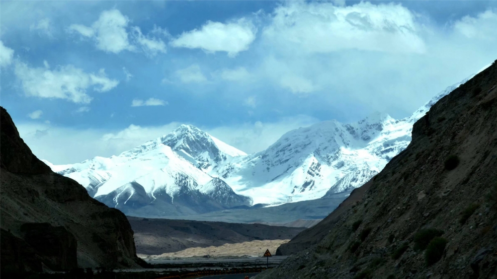 点击大图看下一张：新疆帕米尔高原高清美景图片欣赏
