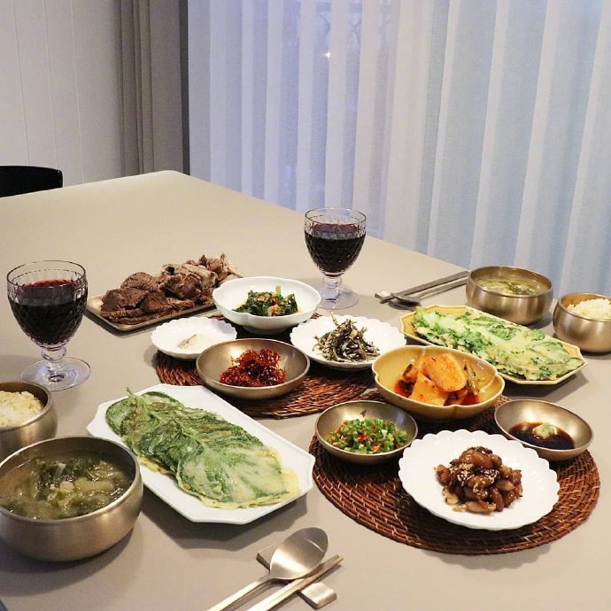 点击大图看下一张：二人食的餐桌也要丰盛具有仪式感，一起感受家的感觉