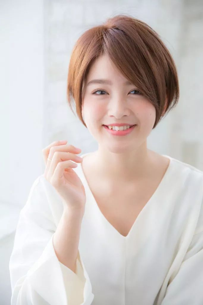 点击大图看下一张：日本女生短发大全 清新自然的样子