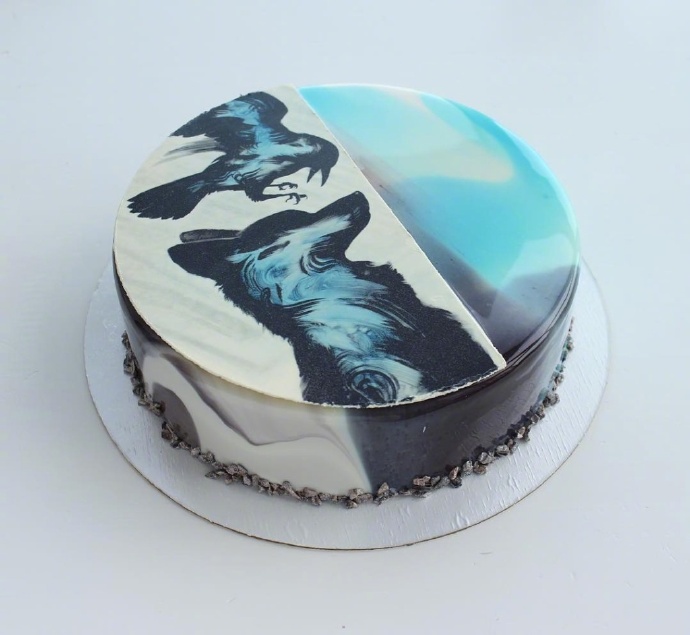 点击大图看下一张：一组艺术感的镜面蛋糕，把风景画在蛋糕上
