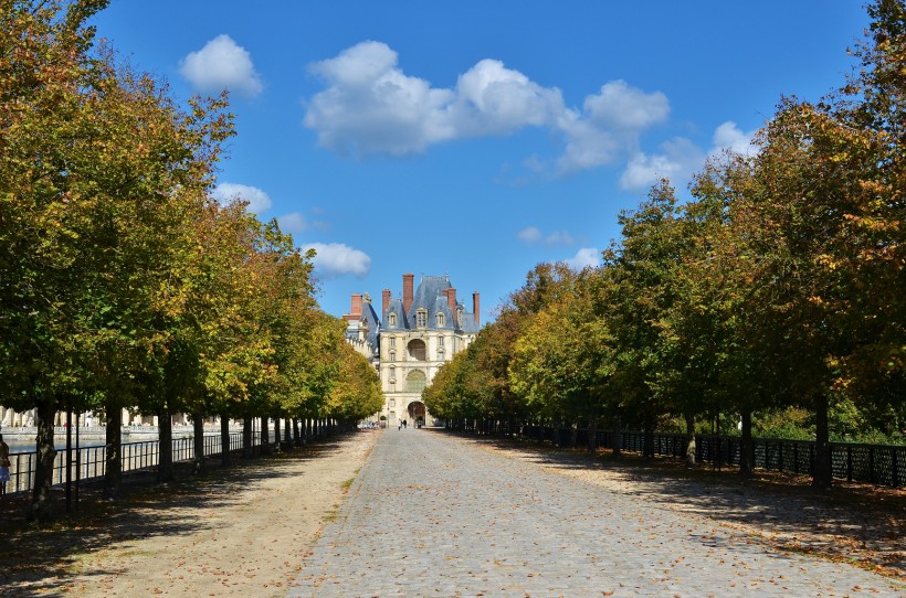 点击大图看下一张：法国巴黎枫丹白露宫图片