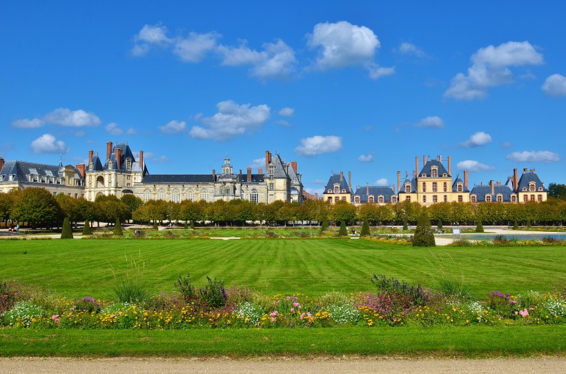 点击大图看下一张：法国巴黎枫丹白露宫图片